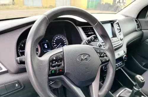 HYUNDAI Tucson 