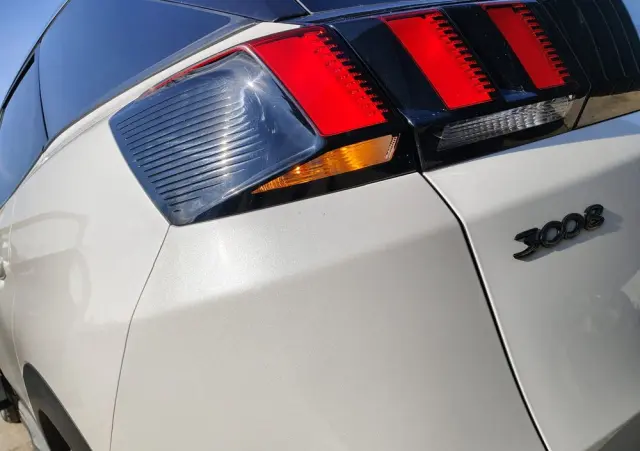 PEUGEOT 3008 BlueHDi 120 EAT6 Stop & Start Allure