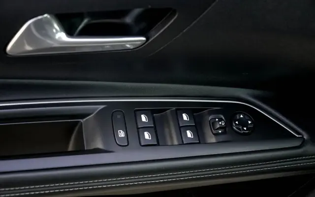 PEUGEOT 3008 BlueHDi 120 EAT6 Stop & Start Allure