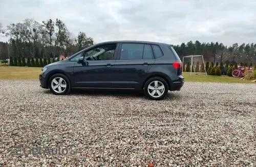 VOLKSWAGEN Golf Sportsvan 