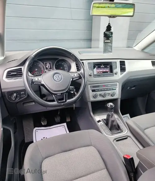 VOLKSWAGEN Golf Sportsvan 