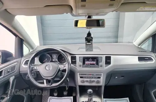 VOLKSWAGEN Golf Sportsvan 