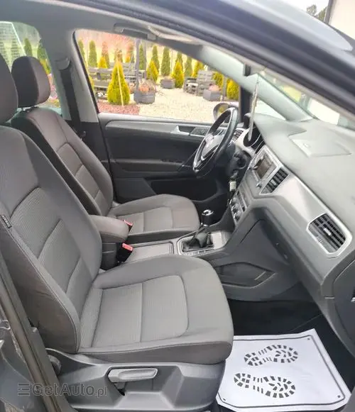 VOLKSWAGEN Golf Sportsvan 