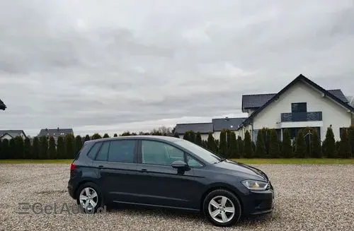 VOLKSWAGEN Golf Sportsvan 