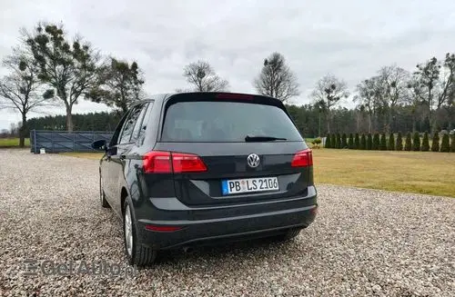 VOLKSWAGEN Golf Sportsvan 