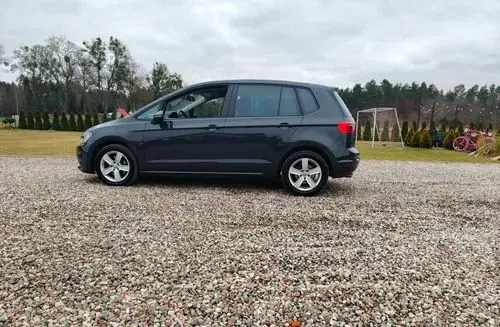 VOLKSWAGEN Golf Sportsvan 
