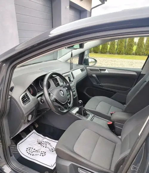 VOLKSWAGEN Golf Sportsvan 