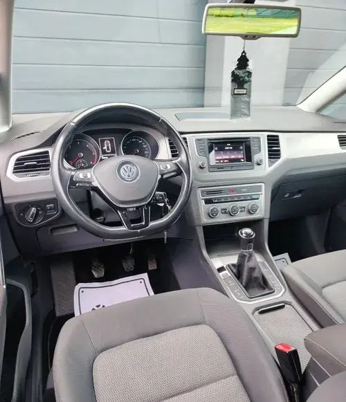 VOLKSWAGEN Golf Sportsvan 