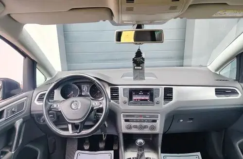 VOLKSWAGEN Golf Sportsvan 