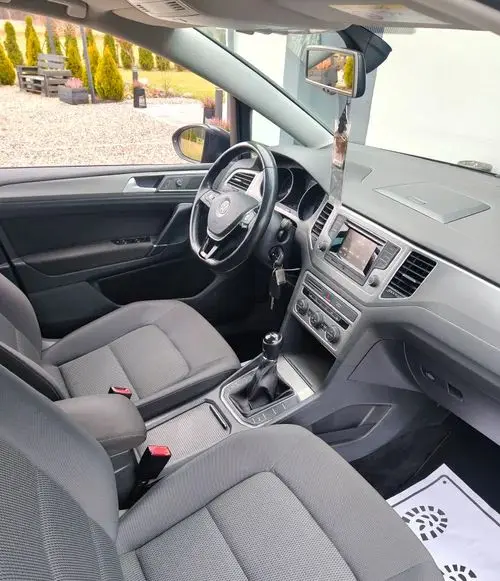 VOLKSWAGEN Golf Sportsvan 