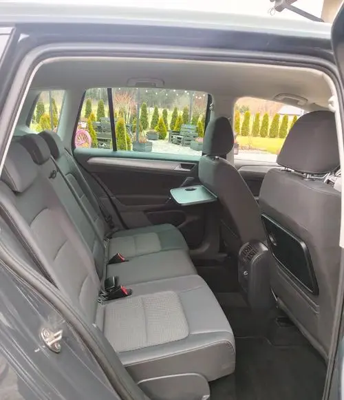 VOLKSWAGEN Golf Sportsvan 