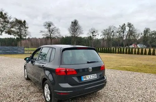 VOLKSWAGEN Golf Sportsvan 
