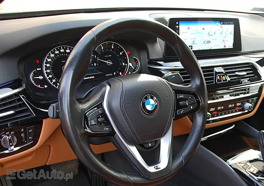 BMW Seria 5 520d xDrive M Sport sport