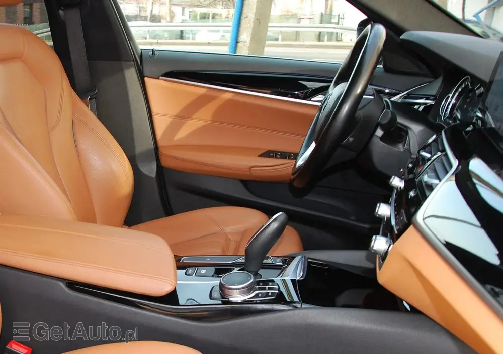 BMW Seria 5 520d xDrive M Sport sport