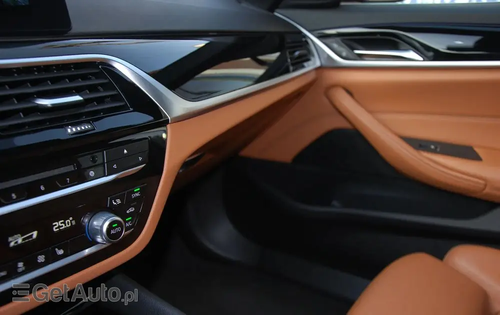 BMW Seria 5 520d xDrive M Sport sport