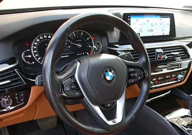 BMW Seria 5 520d xDrive M Sport sport