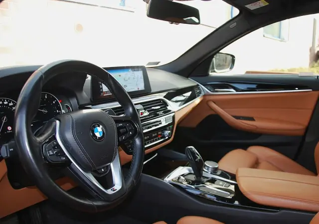 BMW Seria 5 520d xDrive M Sport sport