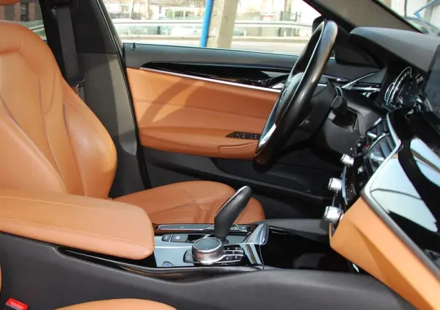 BMW Seria 5 520d xDrive M Sport sport