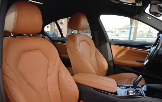 BMW Seria 5 520d xDrive M Sport sport