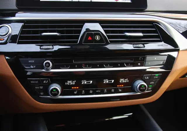 BMW Seria 5 520d xDrive M Sport sport