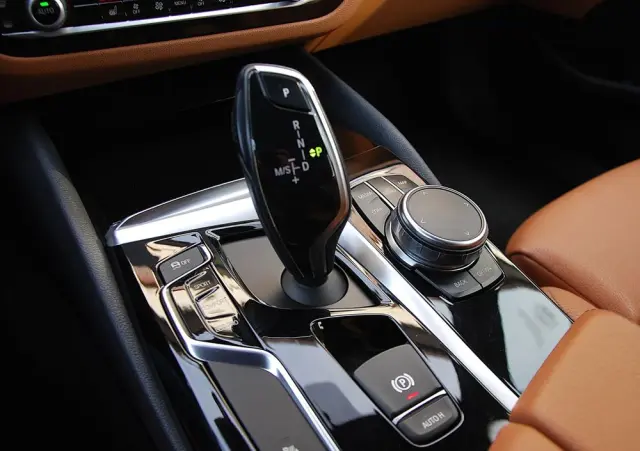 BMW Seria 5 520d xDrive M Sport sport