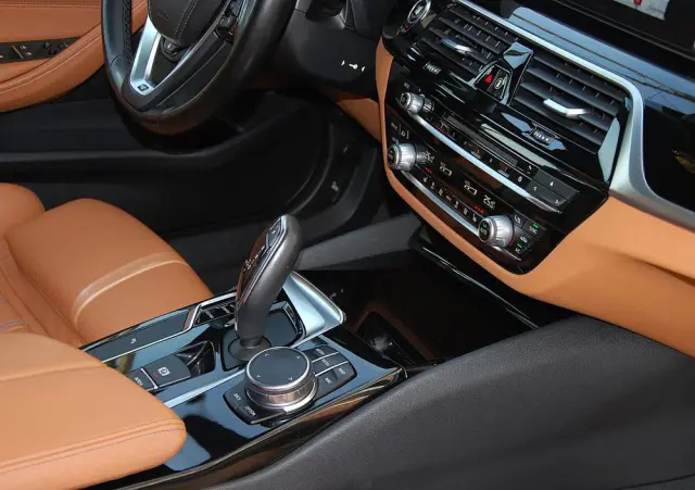 BMW Seria 5 520d xDrive M Sport sport