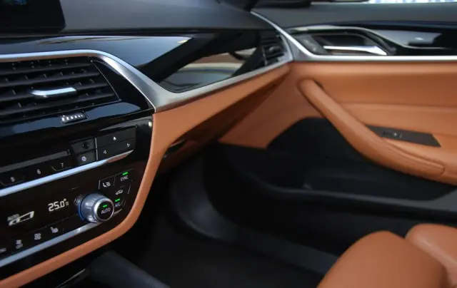 BMW Seria 5 520d xDrive M Sport sport