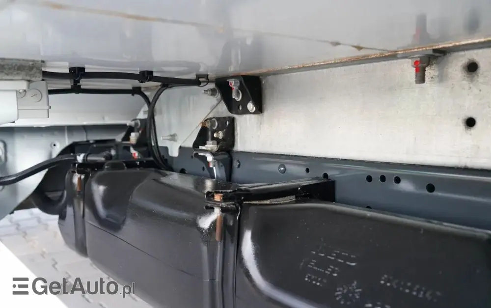 IVECO DAILY 35-180 / CHŁODNIA / AGREGAT CARRIER XARIOS 350 / HI-MATIC / BLIŹNIAK / SPROWADZONY 