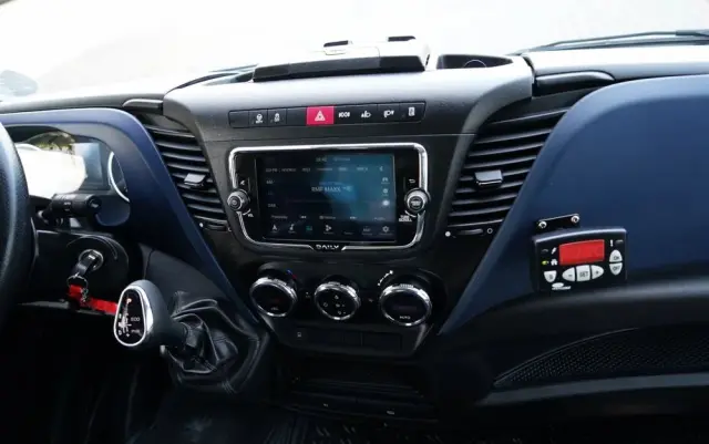 IVECO DAILY 35-180 / CHŁODNIA / AGREGAT CARRIER XARIOS 350 / HI-MATIC / BLIŹNIAK / SPROWADZONY 