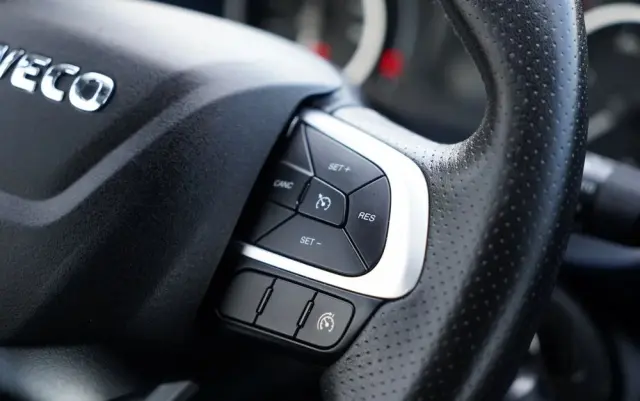 IVECO DAILY 35-180 / CHŁODNIA / AGREGAT CARRIER XARIOS 350 / HI-MATIC / BLIŹNIAK / SPROWADZONY 