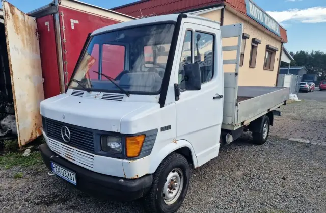 MERCEDES-BENZ 207 - 310 