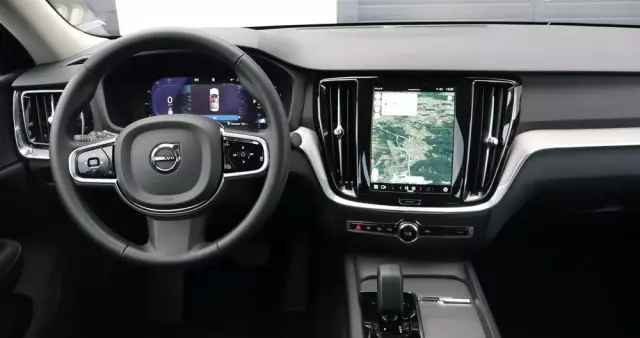 VOLVO S60 B5 B AWD Plus Dark