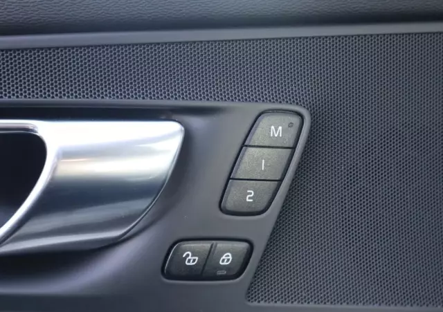 VOLVO S60 B5 B AWD Plus Dark