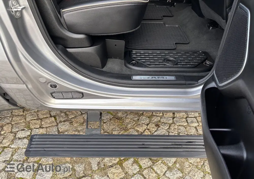 RAM 1500 Quad Cab Laramie