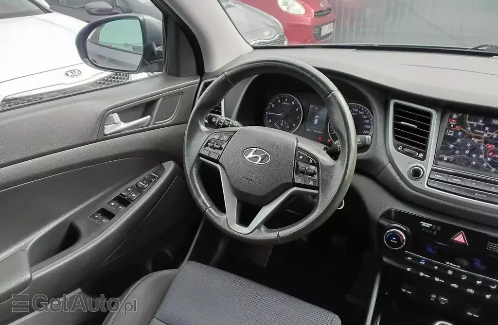 HYUNDAI Tucson 