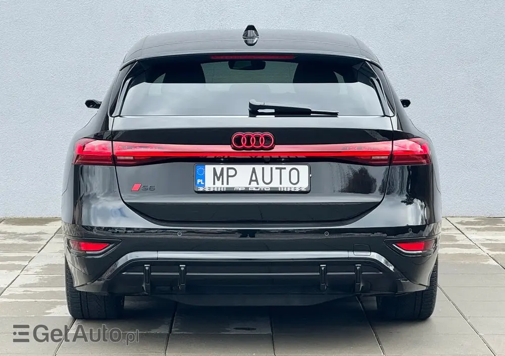 AUDI S6 Avant e-tron 