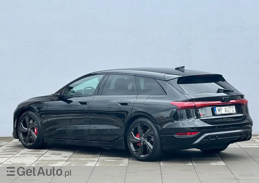AUDI S6 Avant e-tron 