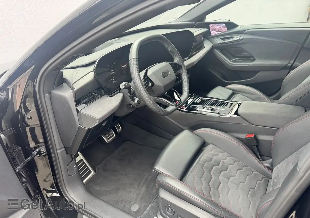 AUDI S6 Avant e-tron 