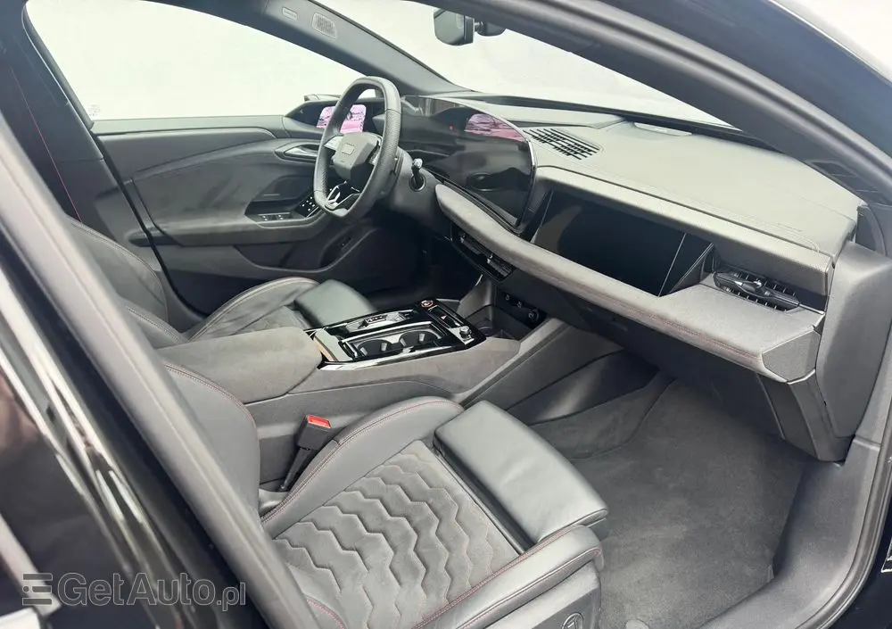 AUDI S6 Avant e-tron 