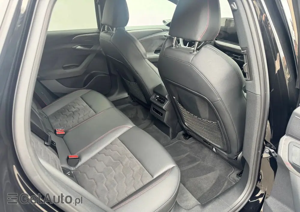 AUDI S6 Avant e-tron 