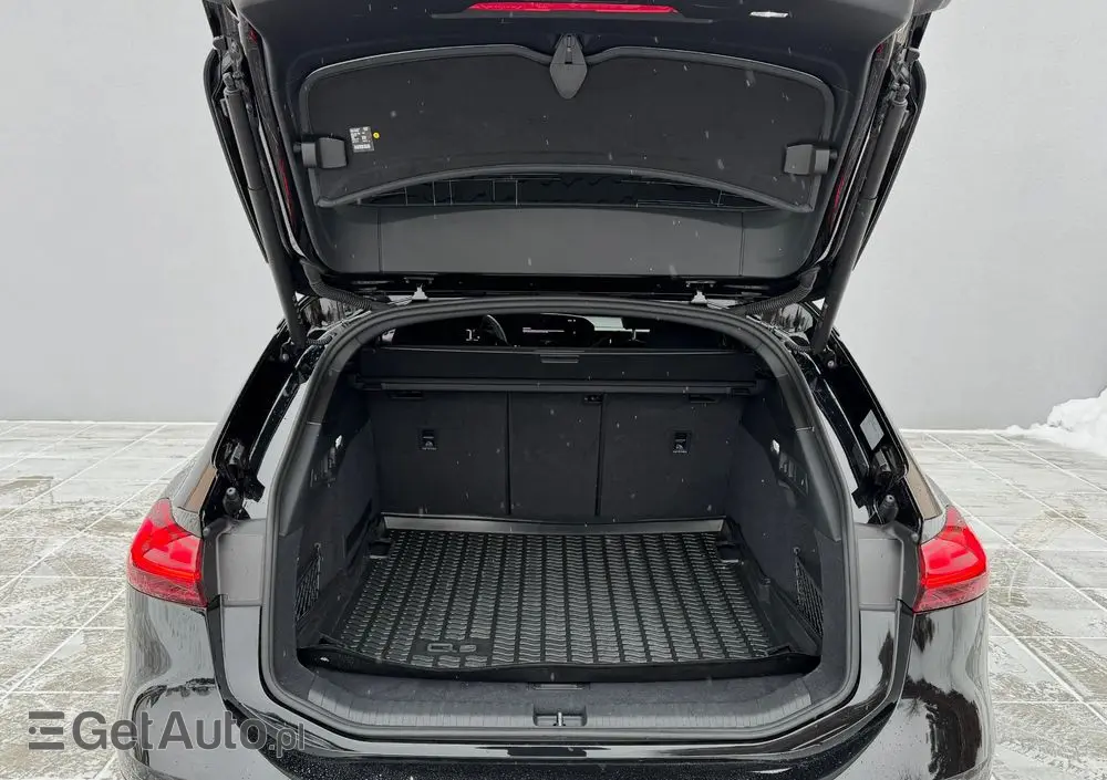 AUDI S6 Avant e-tron 