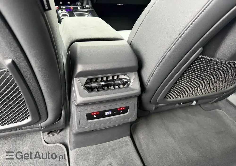 AUDI S6 Avant e-tron 