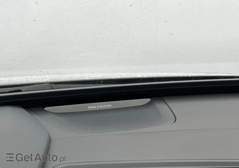 AUDI S6 Avant e-tron 