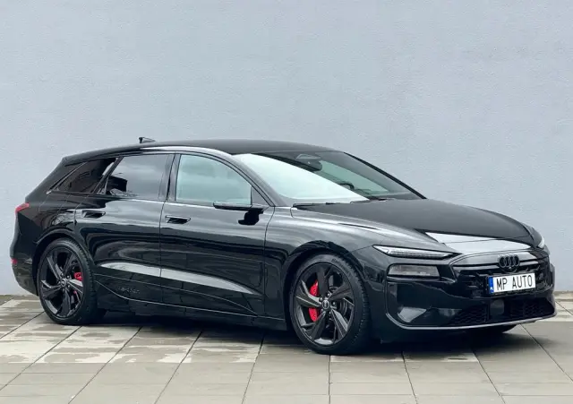 AUDI S6 Avant e-tron 