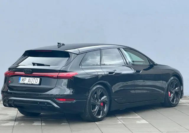 AUDI S6 Avant e-tron 