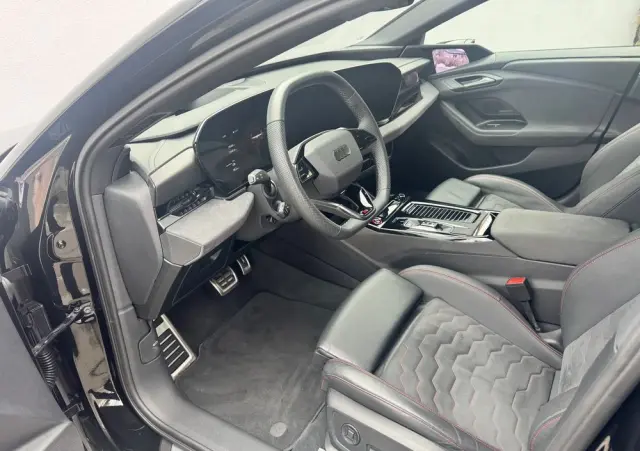 AUDI S6 Avant e-tron 