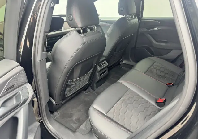 AUDI S6 Avant e-tron 