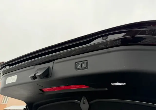 AUDI S6 Avant e-tron 