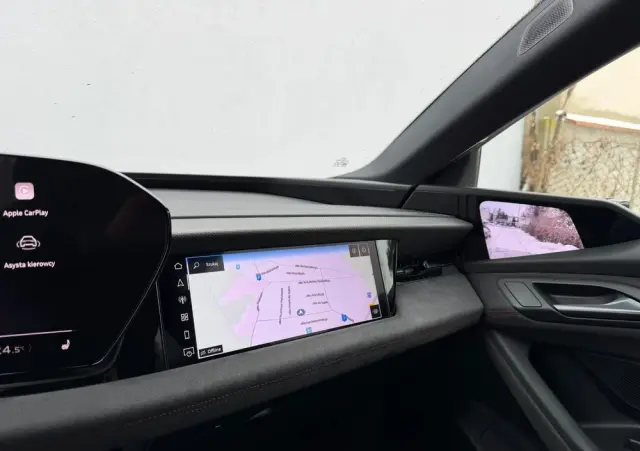 AUDI S6 Avant e-tron 