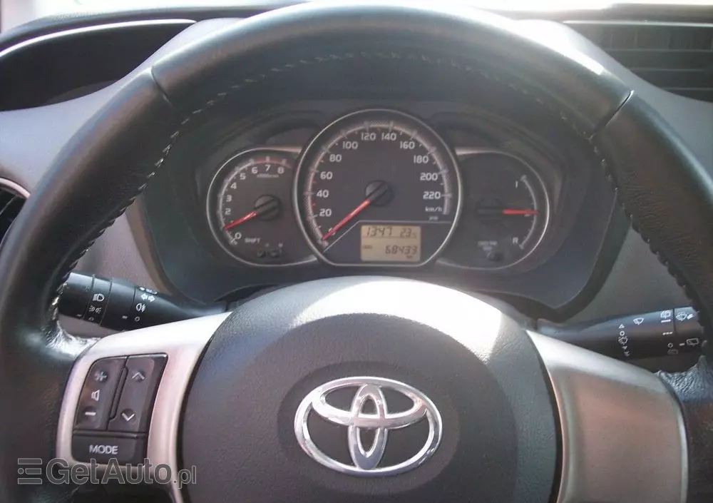 TOYOTA Yaris 1.0 Active